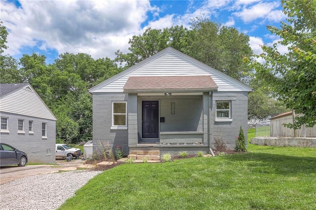 41 S 26th St, Kansas City, KS 66102 - bungalow featuring a front lawn and a porch