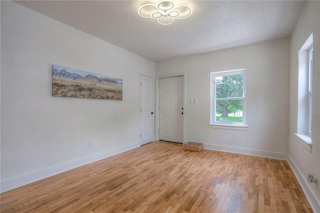 41 S 26th St, Kansas City, KS 66102 - empty room with light wood-style floors and a textured ceiling