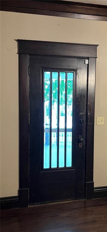 233 Main St, Osawatomie, KS 66064 - foyer with dark wood-style floors and baseboards