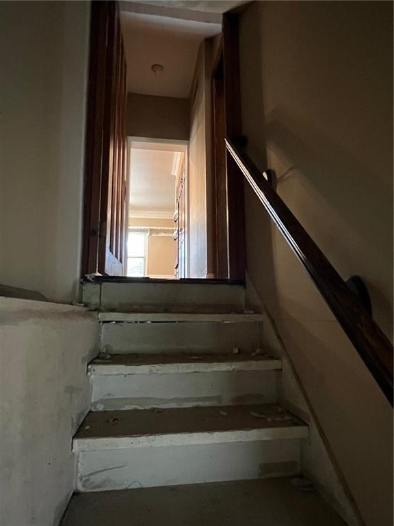 233 Main St, Osawatomie, KS 66064 - view of stairway