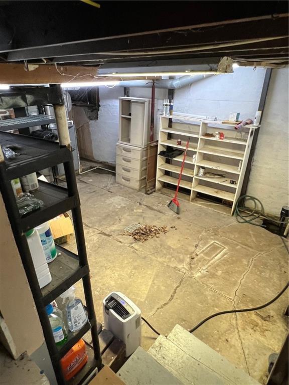 233 Main St, Osawatomie, KS 66064 - view of unfinished below grade area