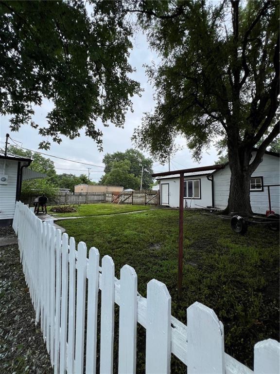 233 Main St, Osawatomie, KS 66064 - view of fenced yard