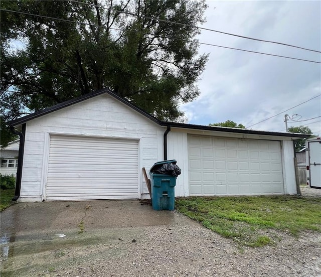 233 Main St, Osawatomie, KS 66064 - view of detached garage