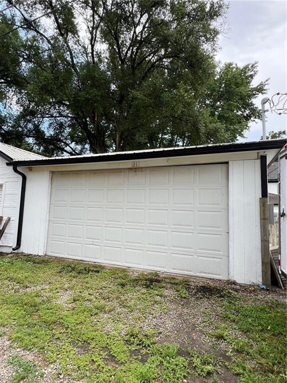 233 Main St, Osawatomie, KS 66064 - view of garage