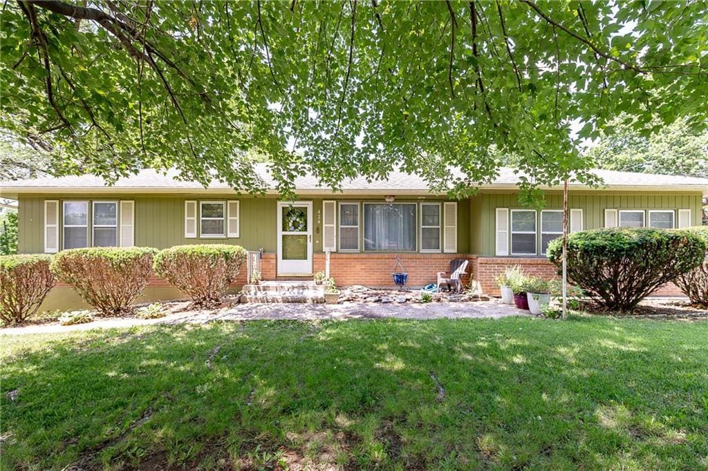 424 S 76th Ter, Kansas City, KS 66111 - photo 1