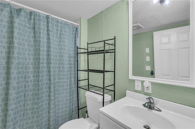8036 Bellefontaine Ave, Kansas City, MO 64132 - bathroom featuring a textured ceiling, vanity, and curtained shower