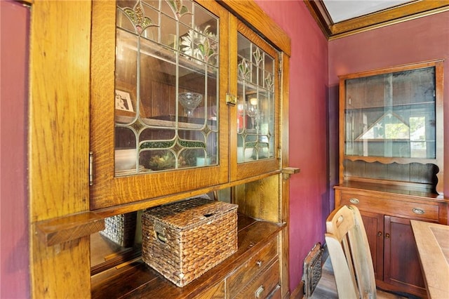508 S Elm St, Ottawa, KS 66067 - detailed view of ornamental molding
