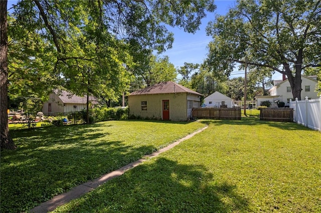 508 S Elm St, Ottawa, KS 66067 - view of yard