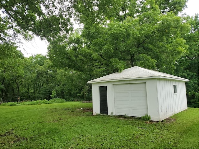 304 Swan St, Lacygne, KS 66040 - view of garage