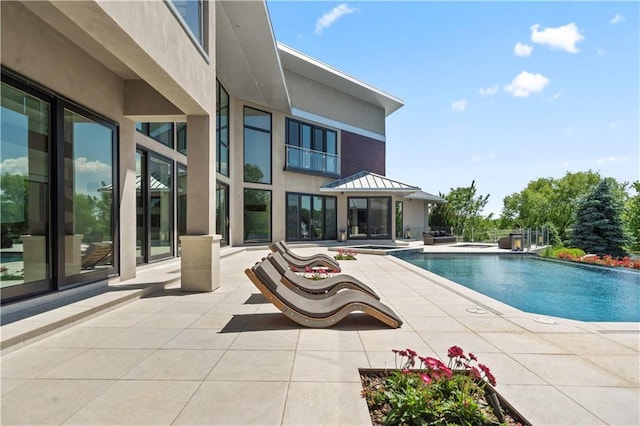 10712 W 165th St, Overland Park, KS 66221 - swimming pool with a patio