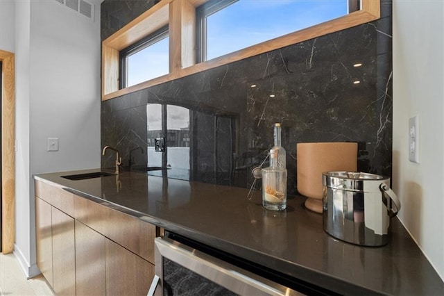529 E 19th St, Kansas City, MO 64108 - detailed view of backsplash and a sink