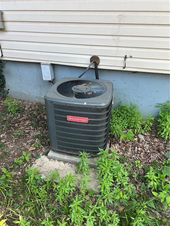 907 S Cedar Ave, Independence, MO 64052 - exterior view of a cooling unit