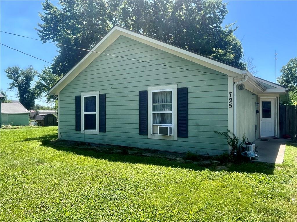 725 Pacific St, Osawatomie, KS 66064 - view of side of property featuring a yard