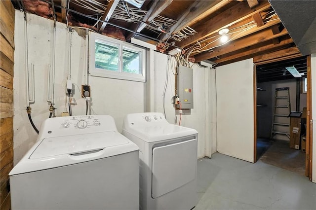 2903 E 107th Ter, Kansas City, MO 64137 - laundry room featuring electric panel and independent washer and dryer
