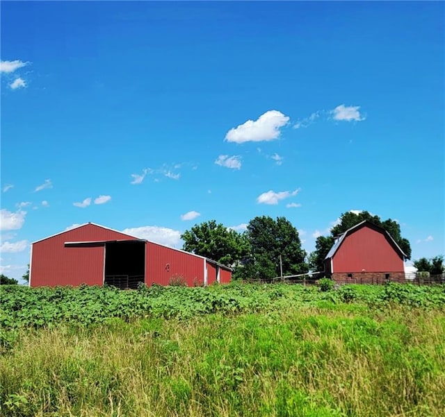 18400 Keitel Rd, Parker, KS 66072 - view of yard featuring an outbuilding, a pole building, and a barn