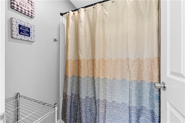 33383 Acorn Ln, Warsaw, MO 65355 - bathroom with a shower with shower curtain