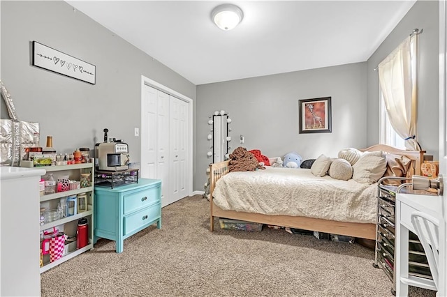 33383 Acorn Ln, Warsaw, MO 65355 - bedroom featuring light carpet and a closet