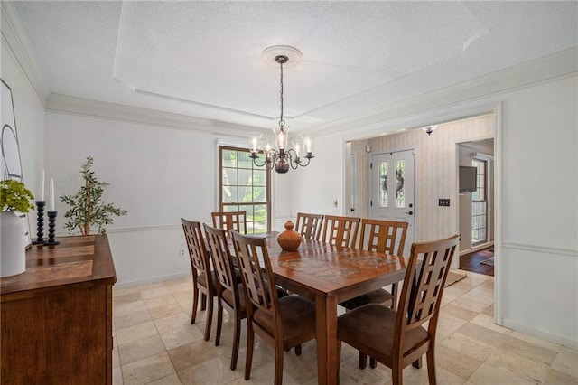 11530 Hemlock St, Overland Park, KS 66210 - dining area featuring crown molding, a chandelier, and a textured ceiling