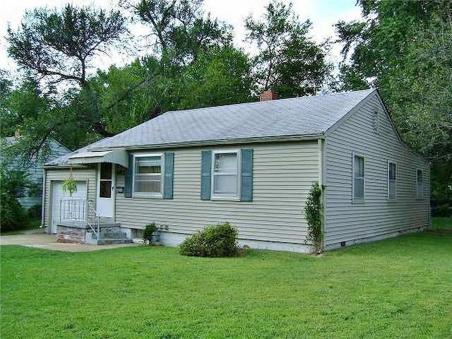 482 Fieldcrest Dr, Pittsburg, KS 66762 - view of front of home featuring a front yard and crawl space