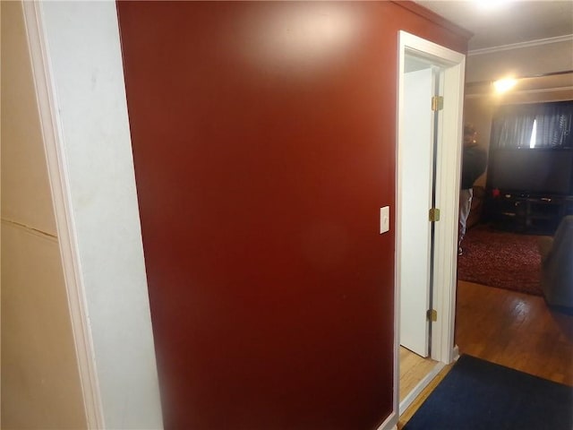 482 Fieldcrest Dr, Pittsburg, KS 66762 - hallway featuring wood finished floors and crown molding