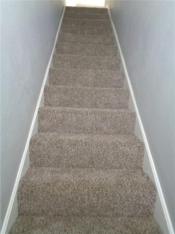 1918 S Elm St, Pittsburg, KS 66762 - stairs with carpet