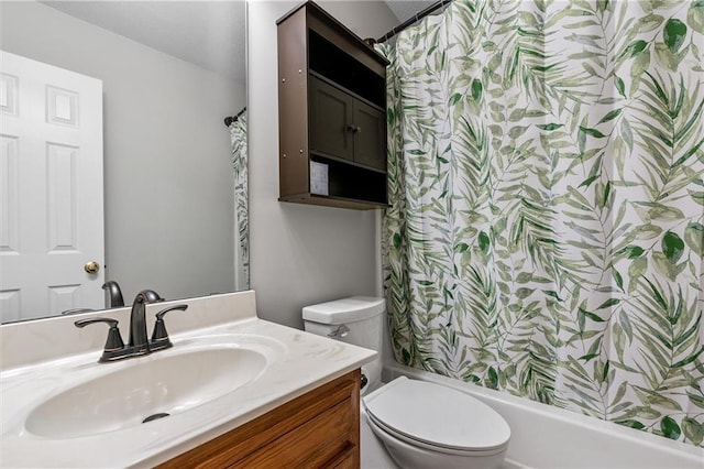 4116 NE 83rd St, Kansas City, MO 64119 - full bath featuring vanity and shower / bathtub combination with curtain