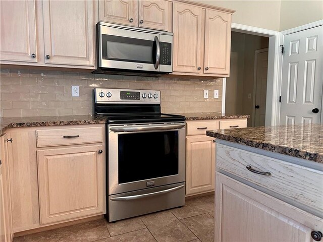 15598 S Blackfeather St, Olathe, KS 66062 - kitchen featuring stainless steel appliances, light brown cabinetry, light tile patterned floors, and backsplash