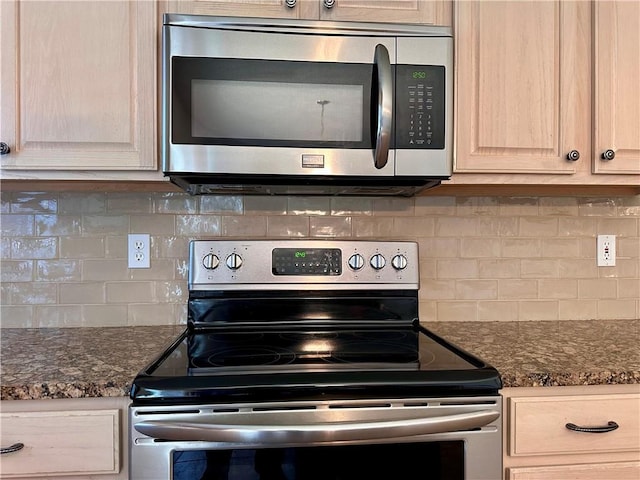15598 S Blackfeather St, Olathe, KS 66062 - kitchen with appliances with stainless steel finishes, backsplash, and light brown cabinets