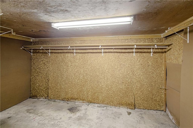 2524 Askew Ave, Kansas City, MO 64127 - view of spacious closet