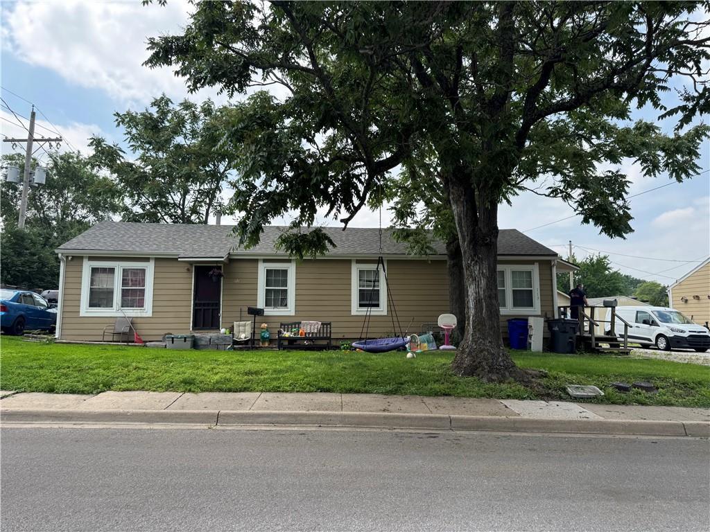 119 S Julia St, Olathe, KS 66061 - single story home with a front lawn