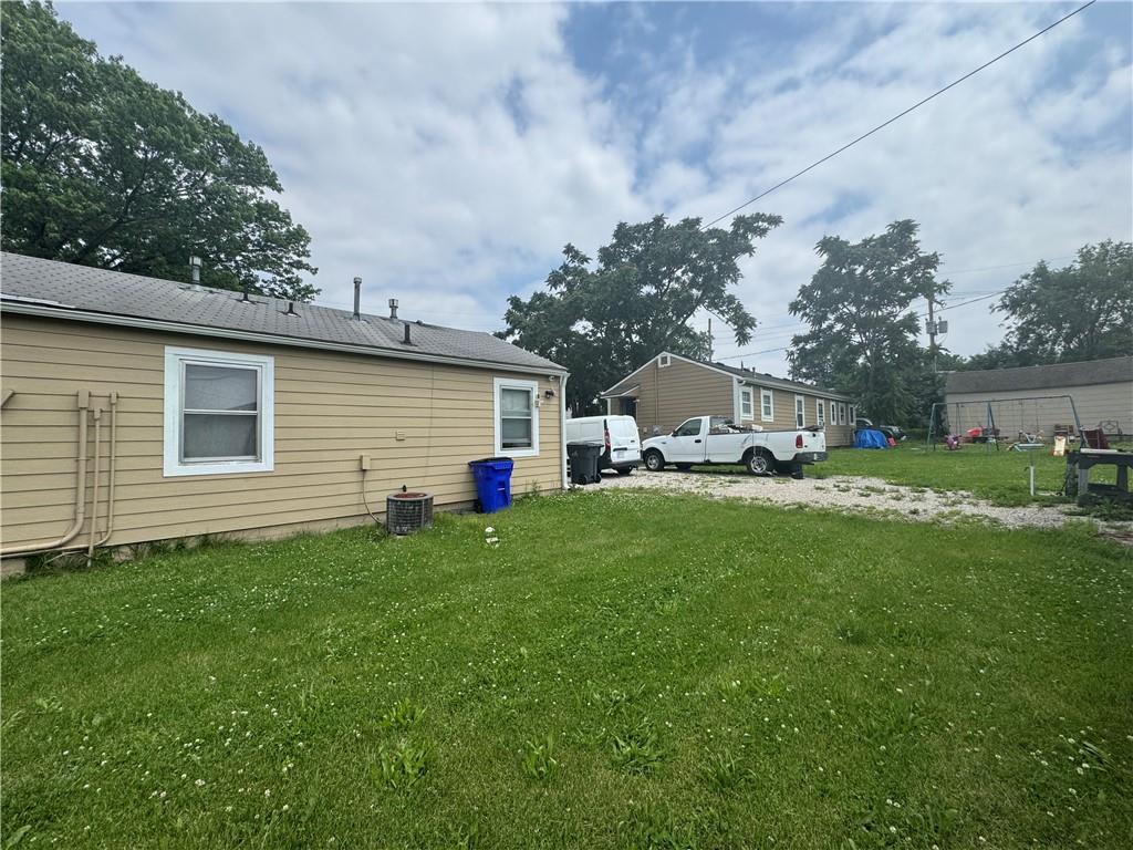 119 S Julia St, Olathe, KS 66061 - view of green lawn