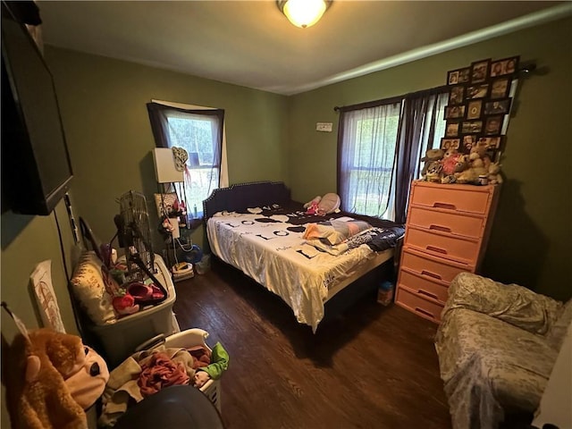 1212 S Harris Ave, Independence, MO 64052 - bedroom featuring dark wood finished floors