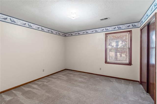 320 SW Raven Ct, Lees Summit, MO 64081 - unfurnished room featuring carpet and a textured ceiling
