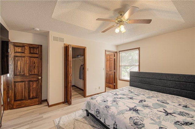 106 Timber Valley Dr, Linn Valley, KS 66040 - bedroom featuring a textured ceiling, light wood-type flooring, and ceiling fan