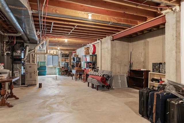 16642 W 165th St, Olathe, KS 66062 - unfinished basement featuring water heater