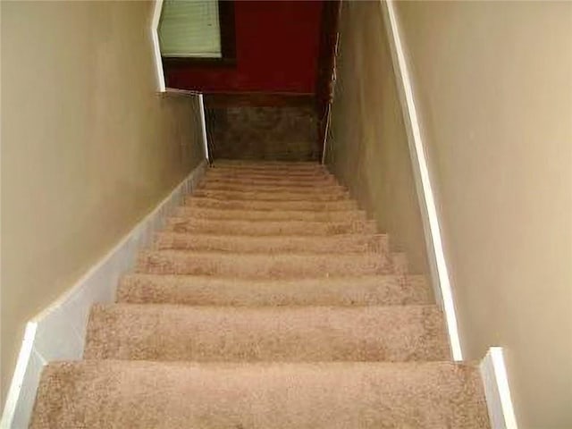 1915 S Elm St, Pittsburg, KS 66762 - view of staircase