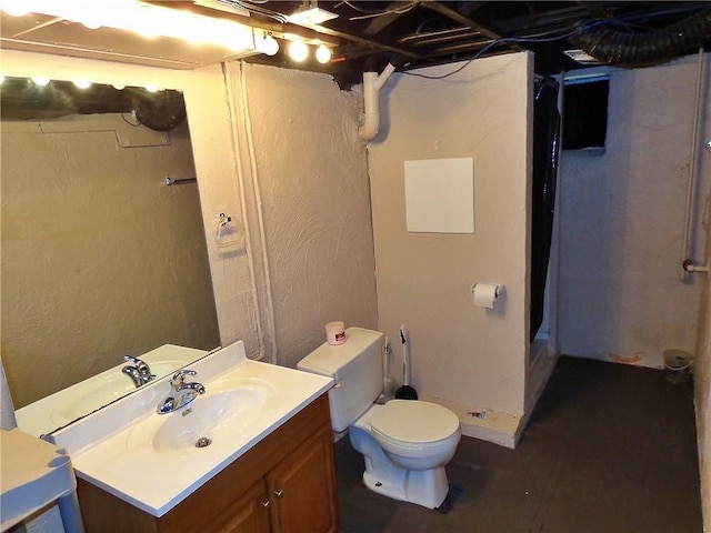 1915 S Elm St, Pittsburg, KS 66762 - full bath featuring vanity and a shower