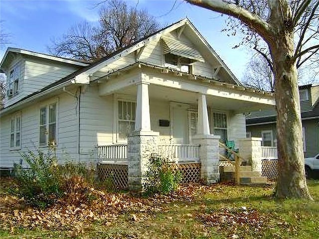 1915 S Broadway St, Pittsburg, KS 66762 - bungalow-style house with a porch