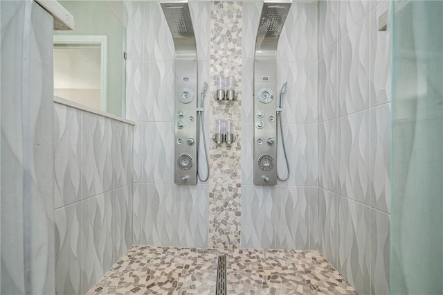 109 NE Locust St, Blue Springs, MO 64014 - full bathroom featuring a tile shower