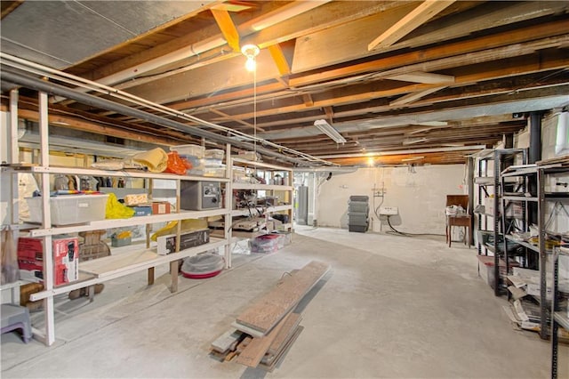 328 E 4th St, Lawson, MO 64062 - unfinished basement with water heater