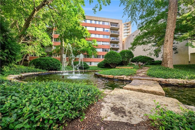 2525 Main St Unit 305, Kansas City, MO 64108 - view of home's community featuring a garden pond