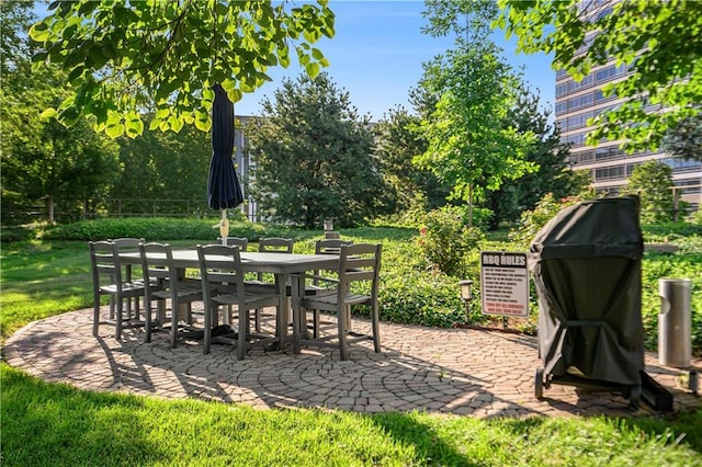 2525 Main St Unit 305, Kansas City, MO 64108 - view of patio with outdoor dining area and view of wooded area