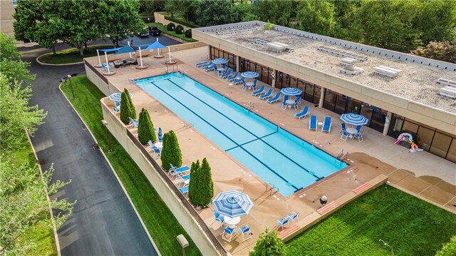 2525 Main St Unit 305, Kansas City, MO 64108 - community pool featuring a patio