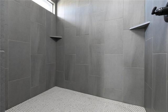 9015 N Colorado Ave, Kansas City, MO 64156 - full bath with tiled shower