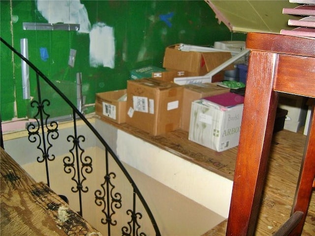 1909 S Broadway St, Pittsburg, KS 66762 - view of staircase