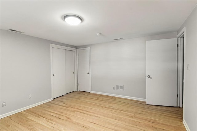 9934 Ballentine Dr, Overland Park, KS 66214 - unfurnished bedroom with light wood finished floors