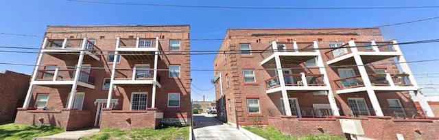 3946-3950 Walnut St, Kansas City, MO 64111 - photo 1