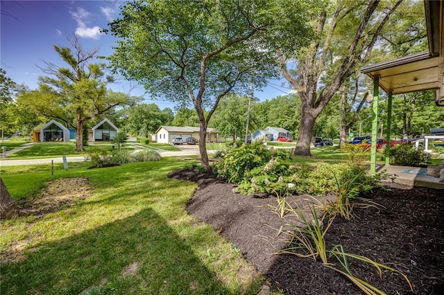 1504 Oak Hill Ave, Lawrence, KS 66044 - view of green lawn