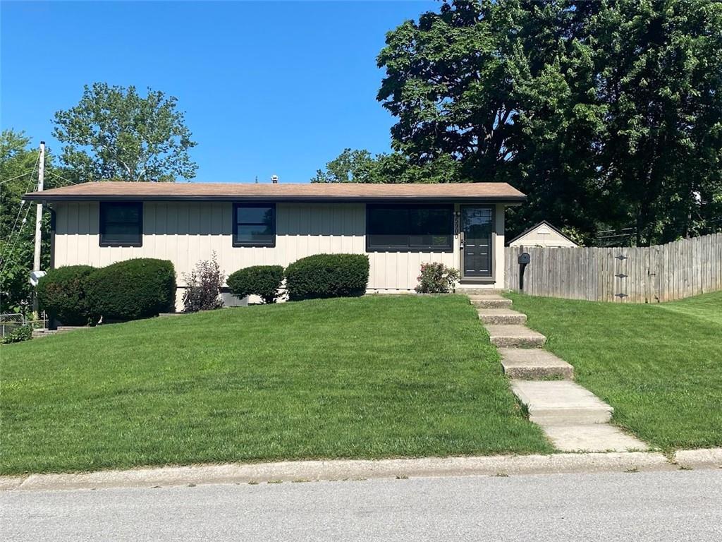 5900 N Michigan Pl, Kansas City, MO 64118 - photo 1