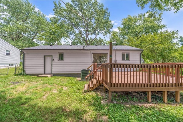 600 W Powahatan Ct, Independence, MO 64056 - rear view of property featuring a wooden deck
